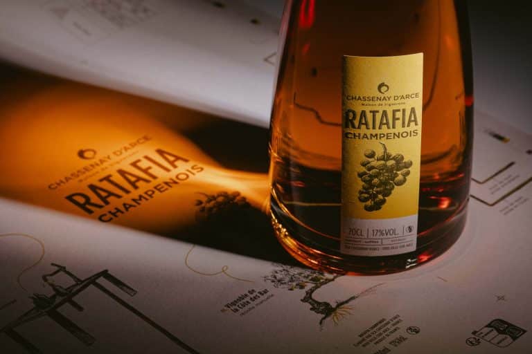 flacon de ratafia champenois par Chassenay d'Arce